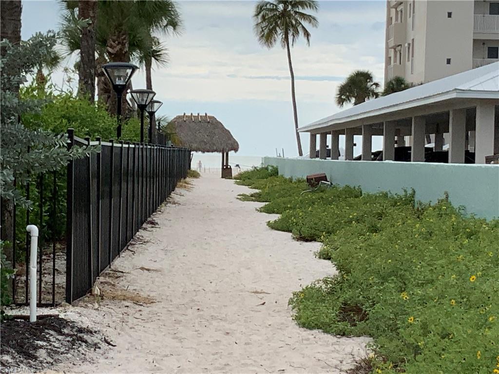 ROYAL PELICAN TOWNHOUSE - Residential