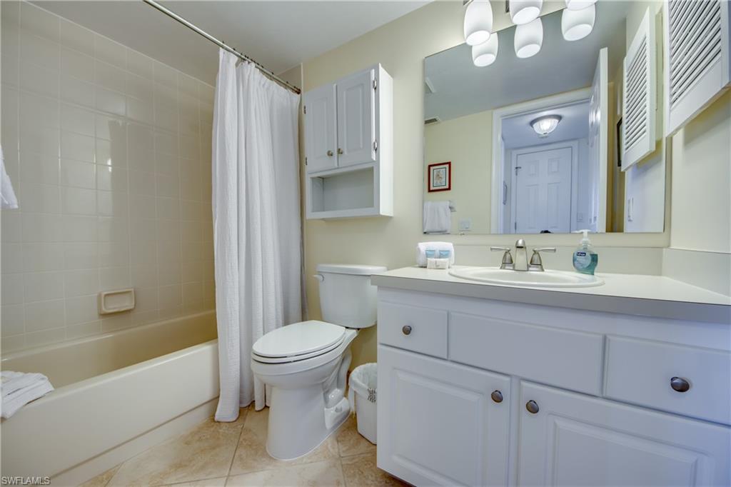 ROYAL PELICAN TOWNHOUSE - Residential