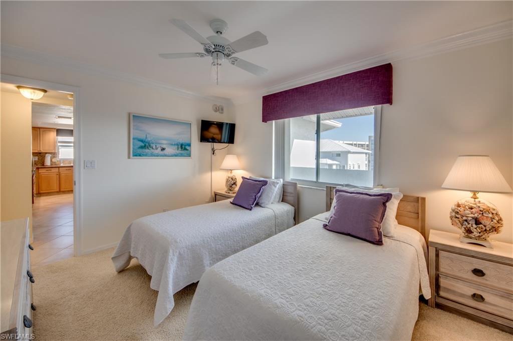 ROYAL PELICAN TOWNHOUSE - Residential