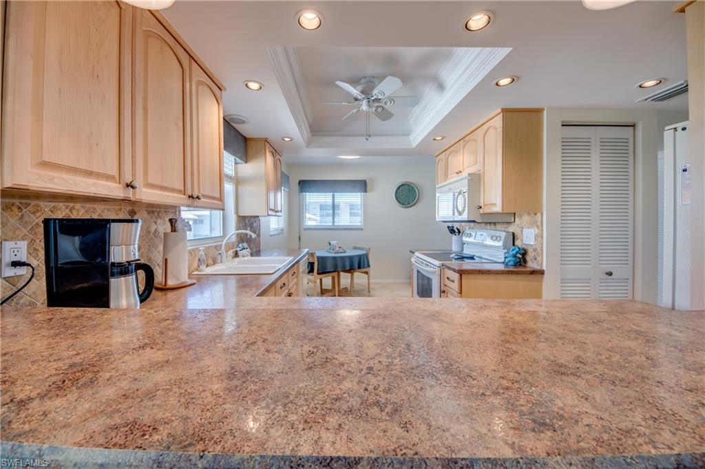 ROYAL PELICAN TOWNHOUSE - Residential