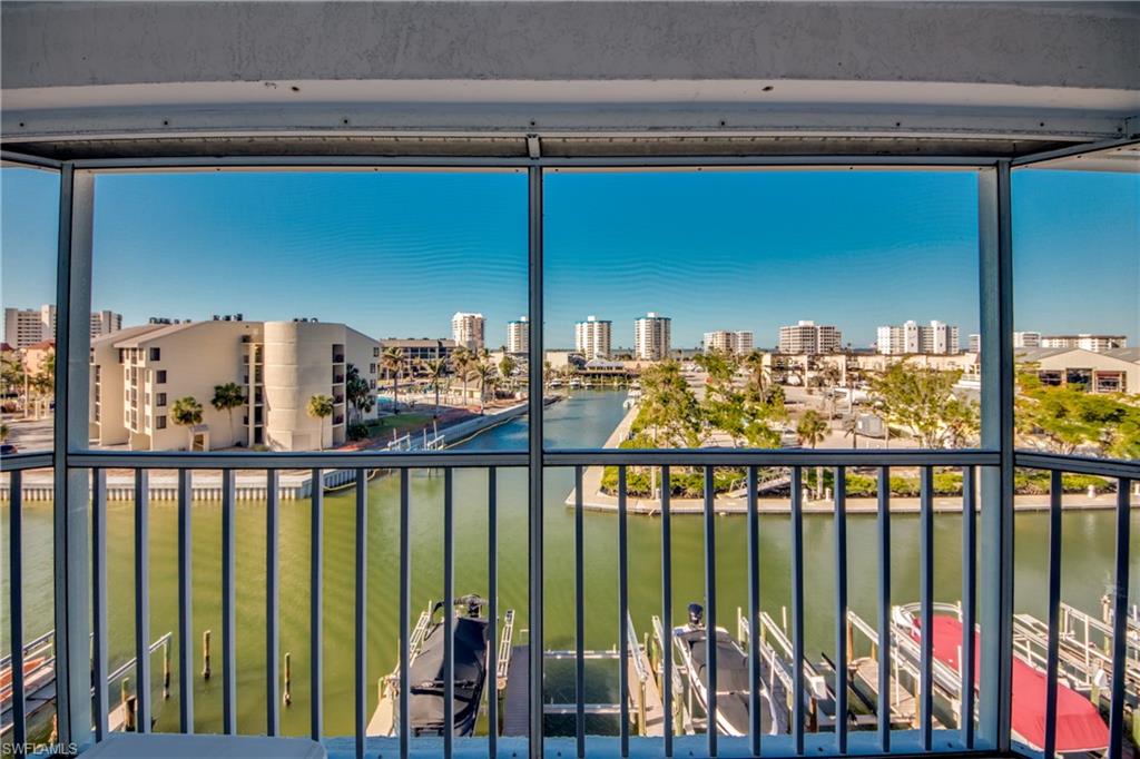 ROYAL PELICAN TOWNHOUSE - Residential