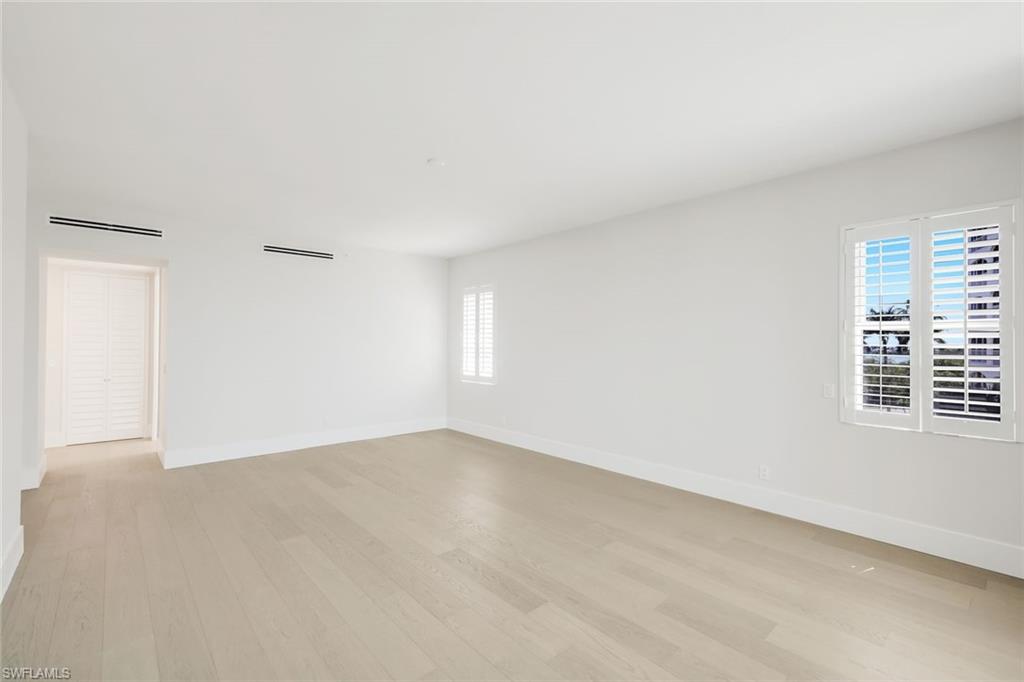 ROYAL MARCO POINT - Residential