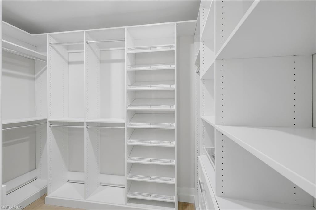 ROYAL MARCO POINT - Residential