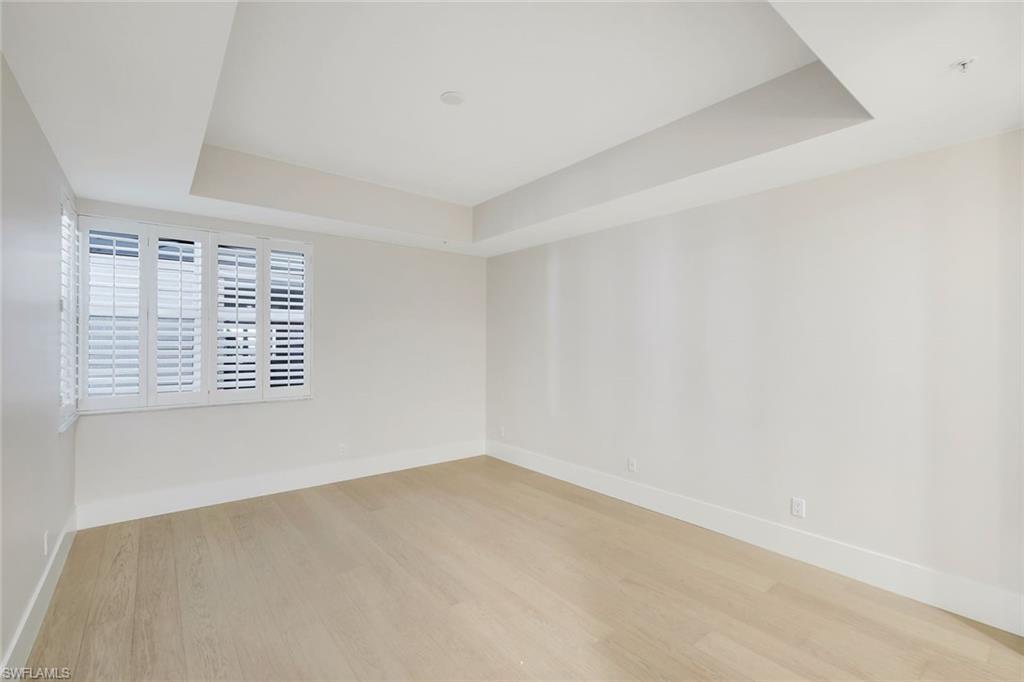 ROYAL MARCO POINT - Residential