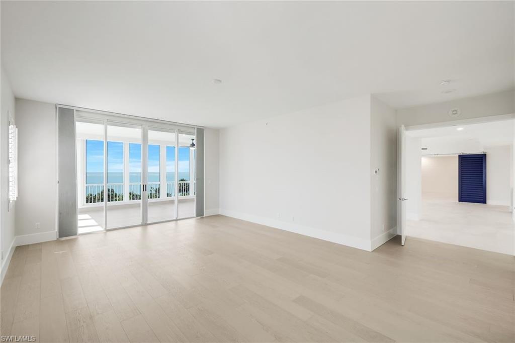 ROYAL MARCO POINT - Residential