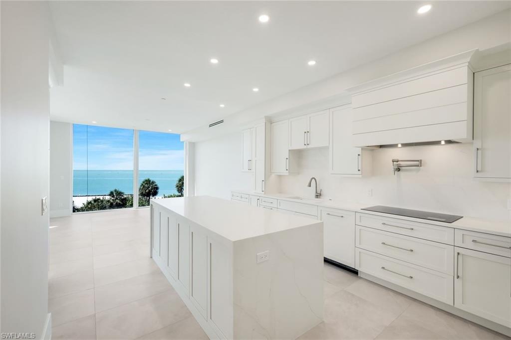 ROYAL MARCO POINT - Residential