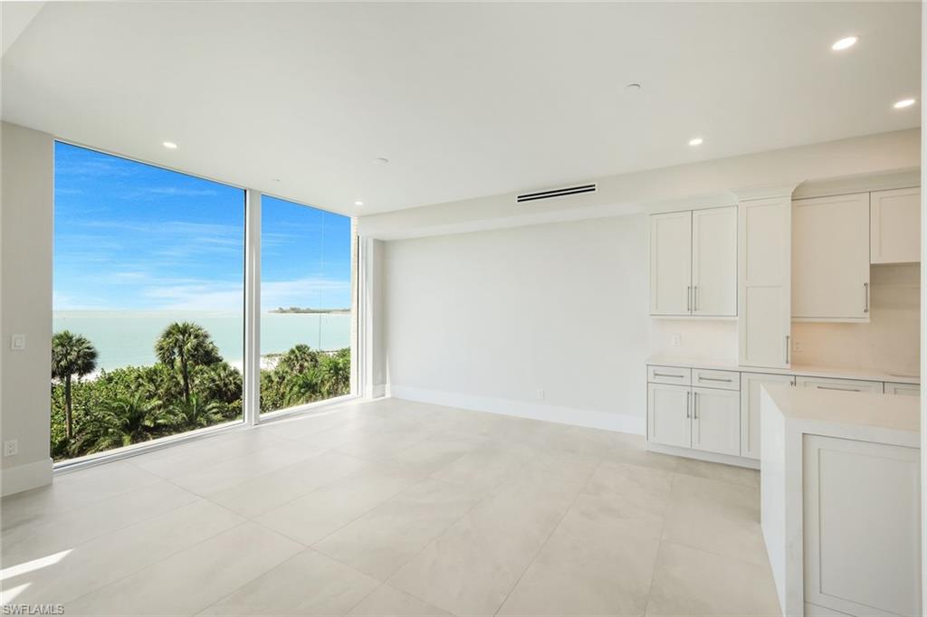 ROYAL MARCO POINT - Residential