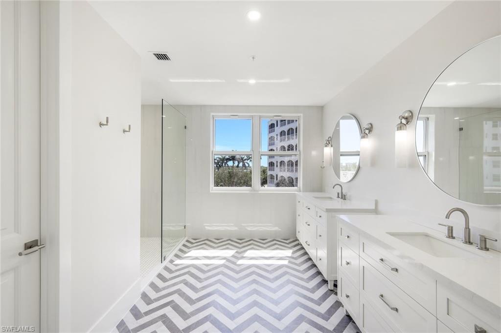 ROYAL MARCO POINT - Residential