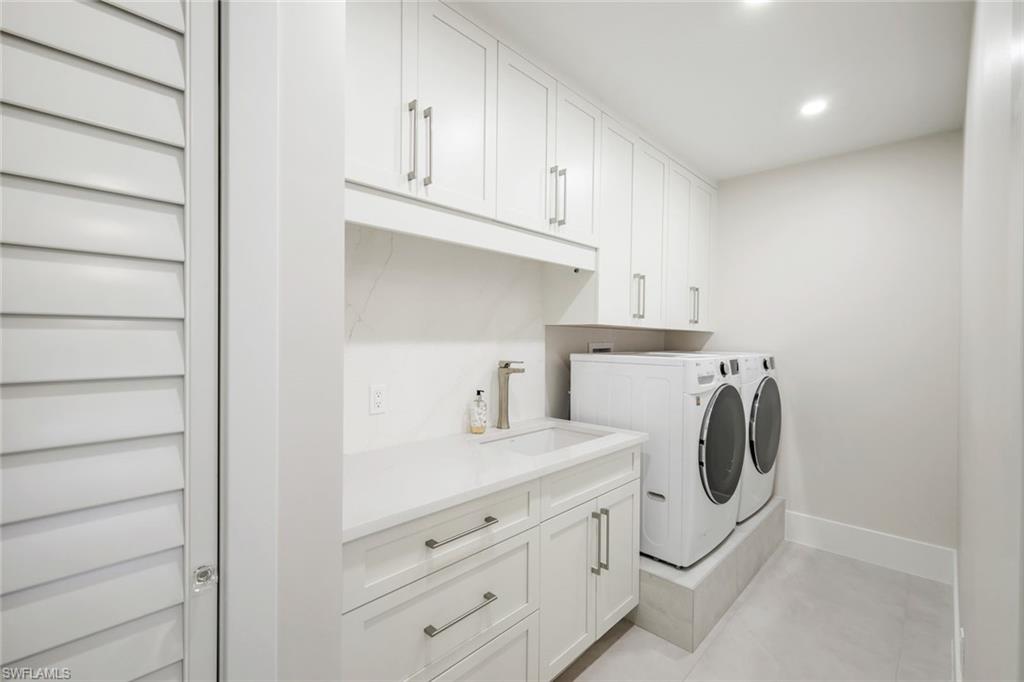 ROYAL MARCO POINT - Residential