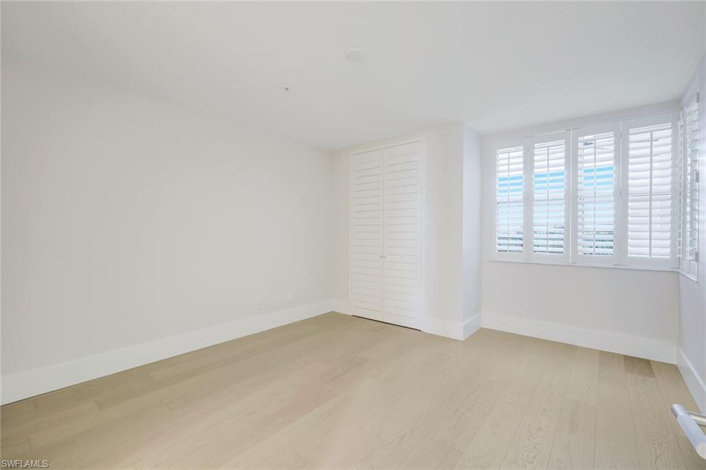 ROYAL MARCO POINT - Residential