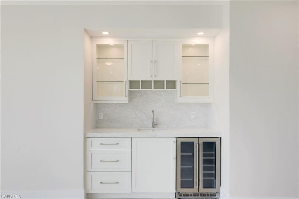 ROYAL MARCO POINT - Residential