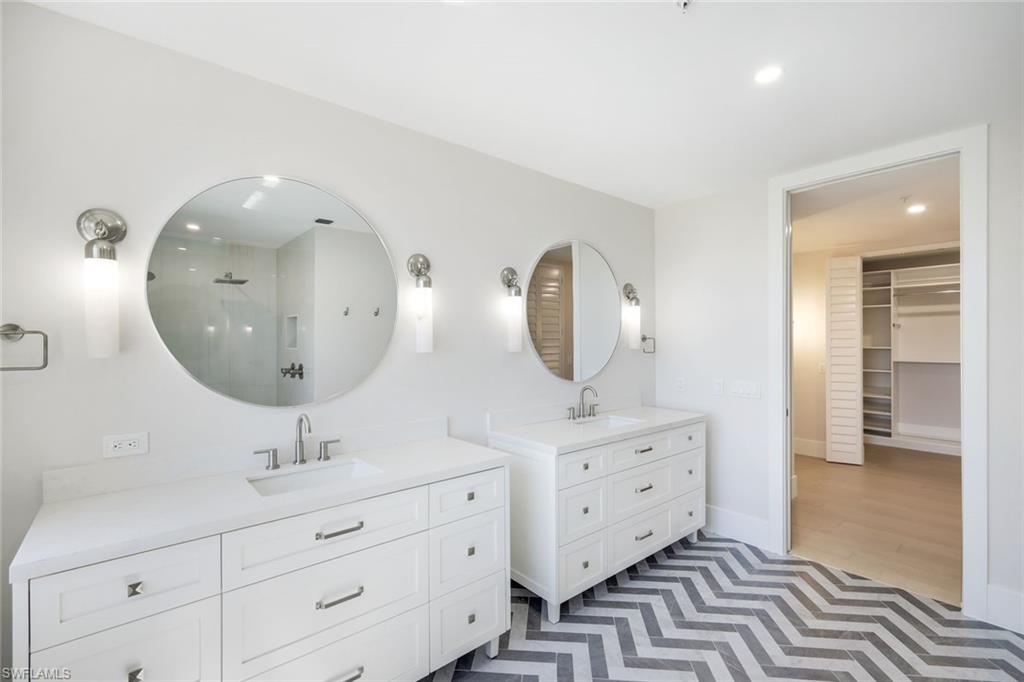 ROYAL MARCO POINT - Residential