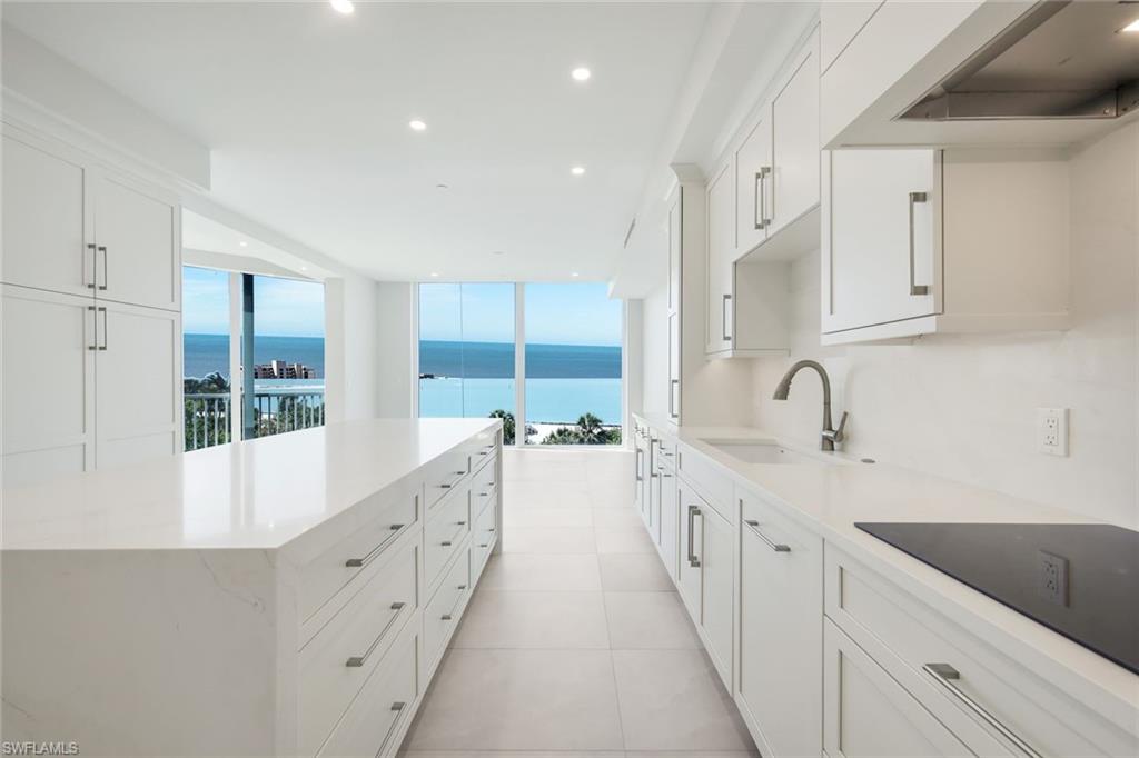 ROYAL MARCO POINT - Residential