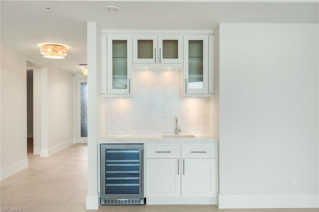 ROYAL MARCO POINT - Residential