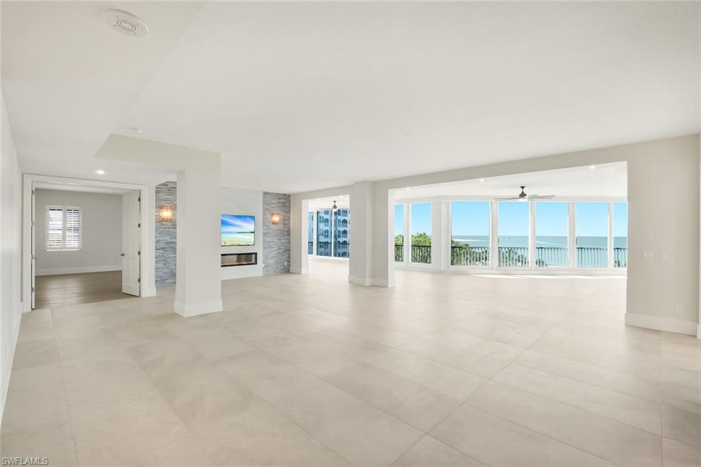 ROYAL MARCO POINT - Residential