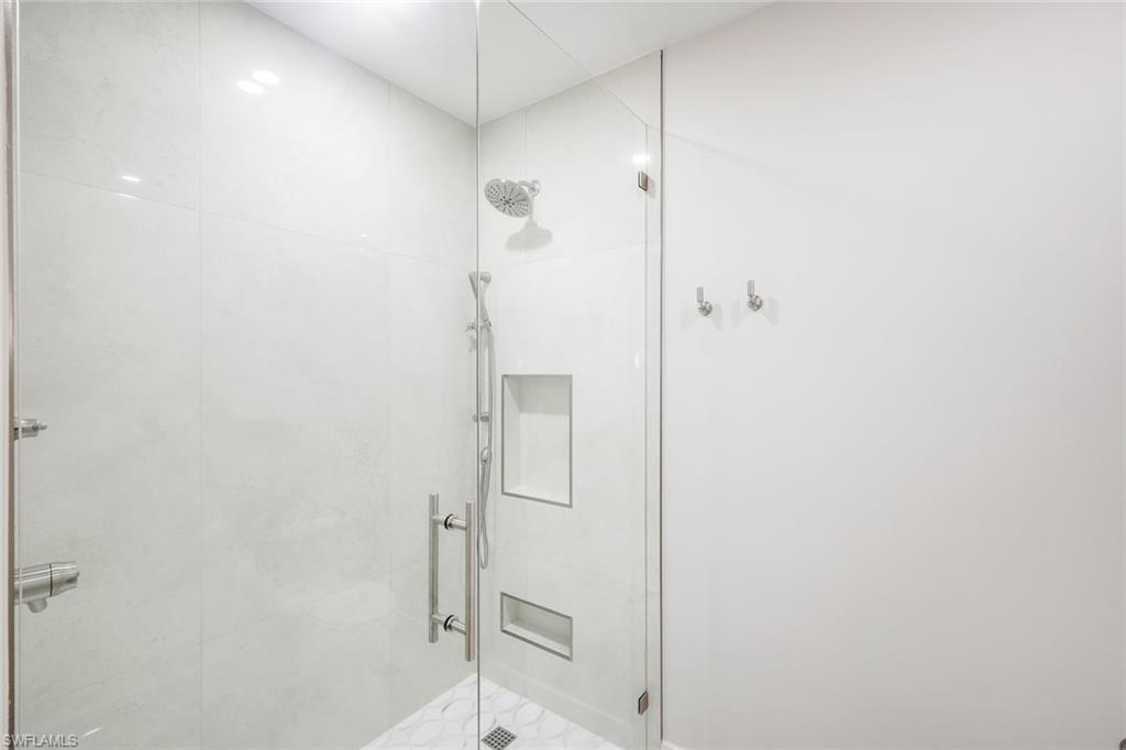 ROYAL MARCO POINT - Residential