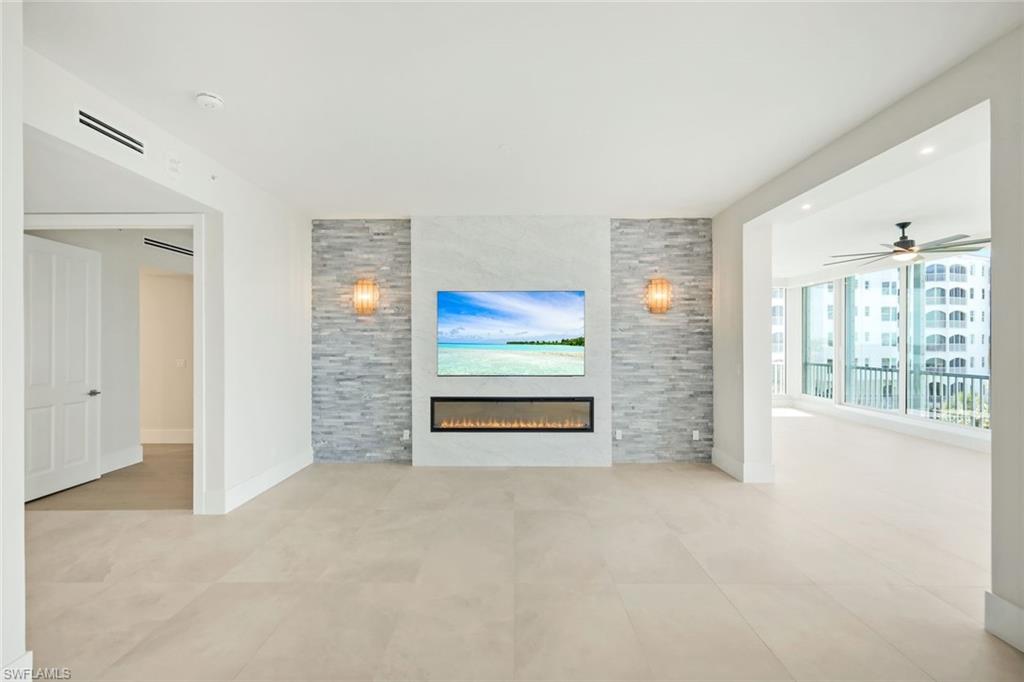 ROYAL MARCO POINT - Residential