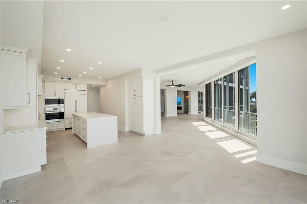 ROYAL MARCO POINT - Residential