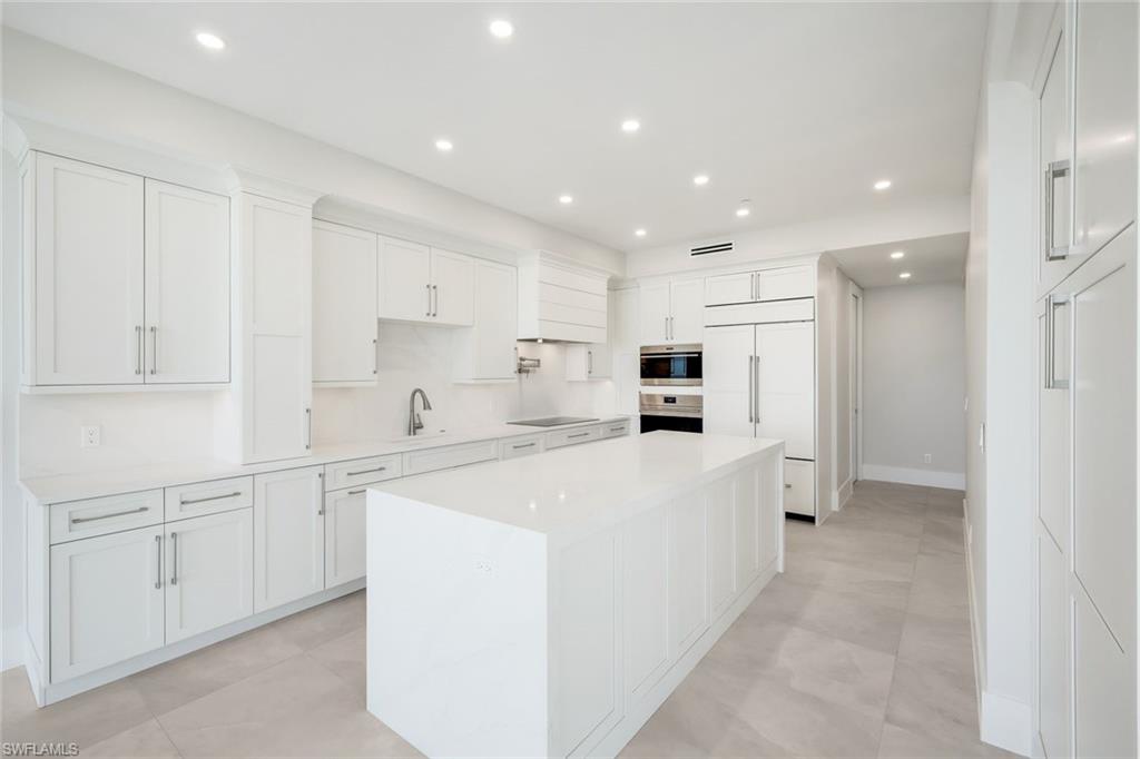 ROYAL MARCO POINT - Residential