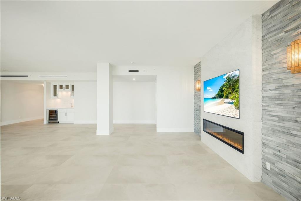 ROYAL MARCO POINT - Residential