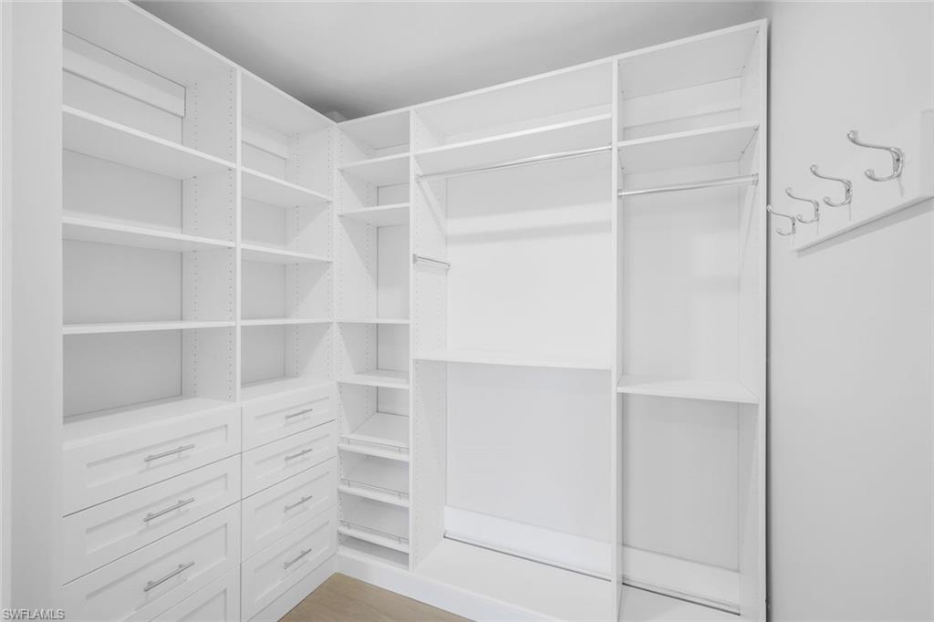 ROYAL MARCO POINT - Residential