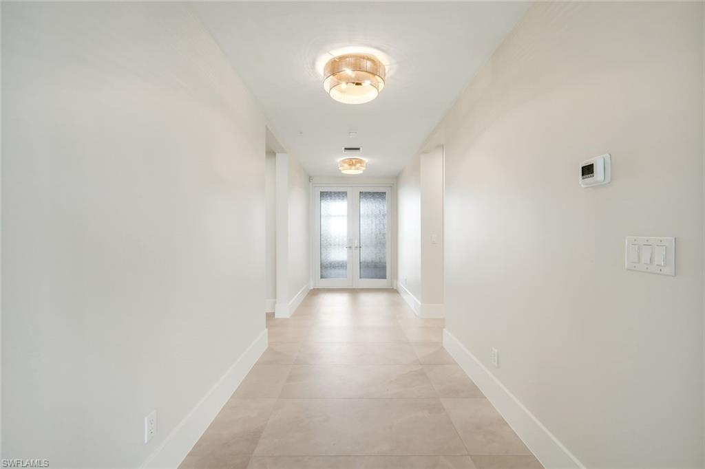 ROYAL MARCO POINT - Residential