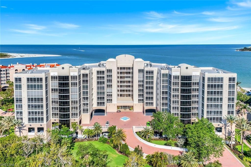 ROYAL MARCO POINT - Residential