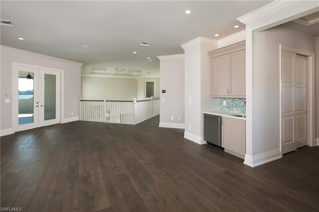 MARCO BEACH - Residential