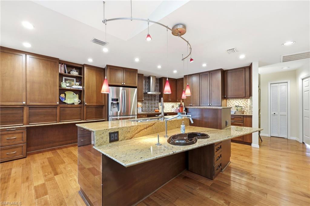 KINGS LAKE - Residential