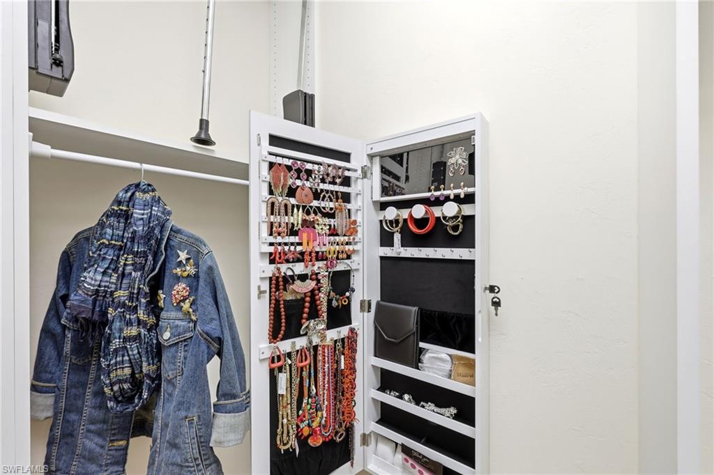 KINGS LAKE - Residential