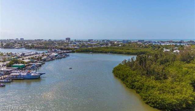 BOARDWALK CAPER - Residential