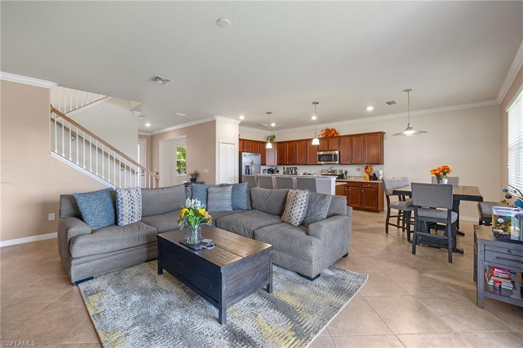 HAMPTON LAKES - Residential