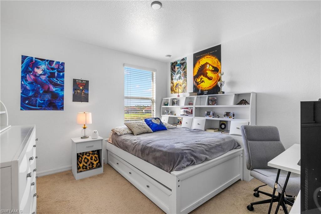 HAMPTON LAKES - Residential