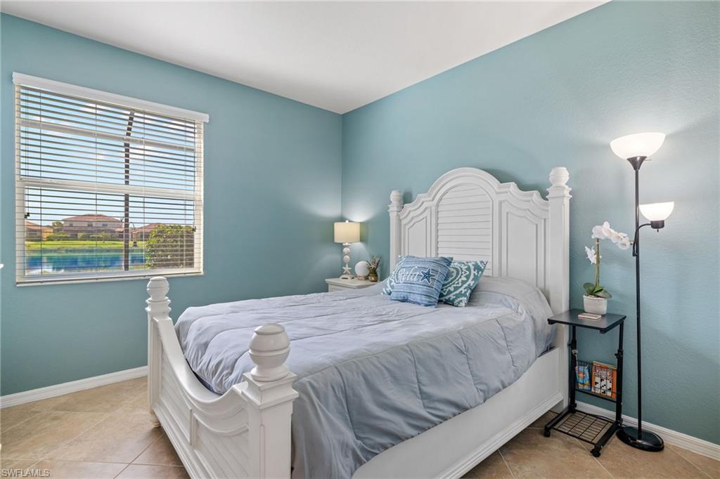 HAMPTON LAKES - Residential