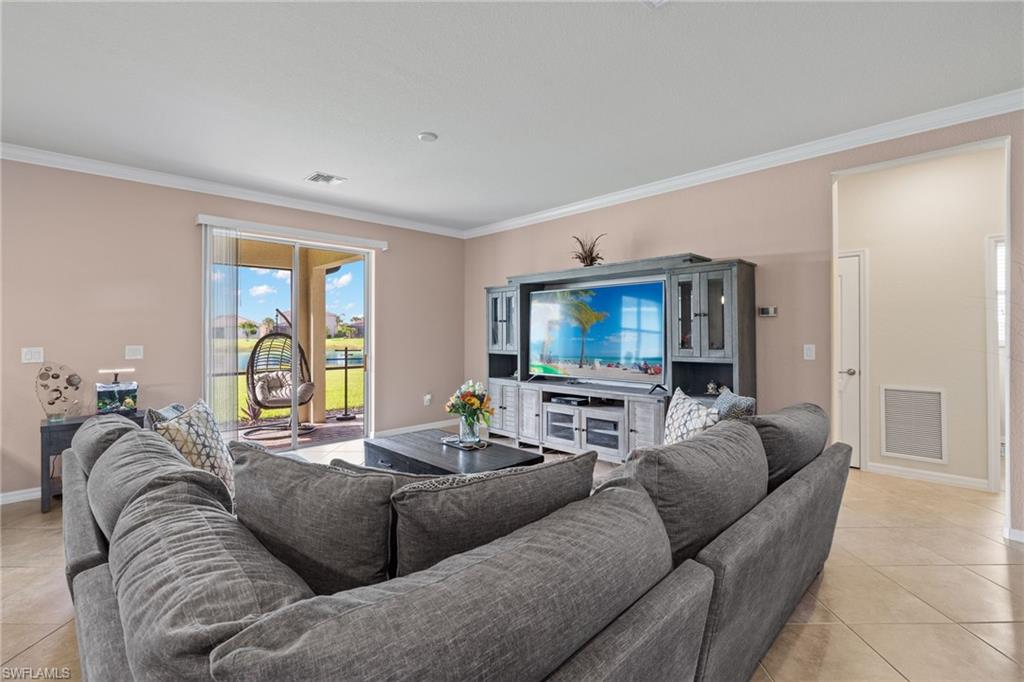 HAMPTON LAKES - Residential