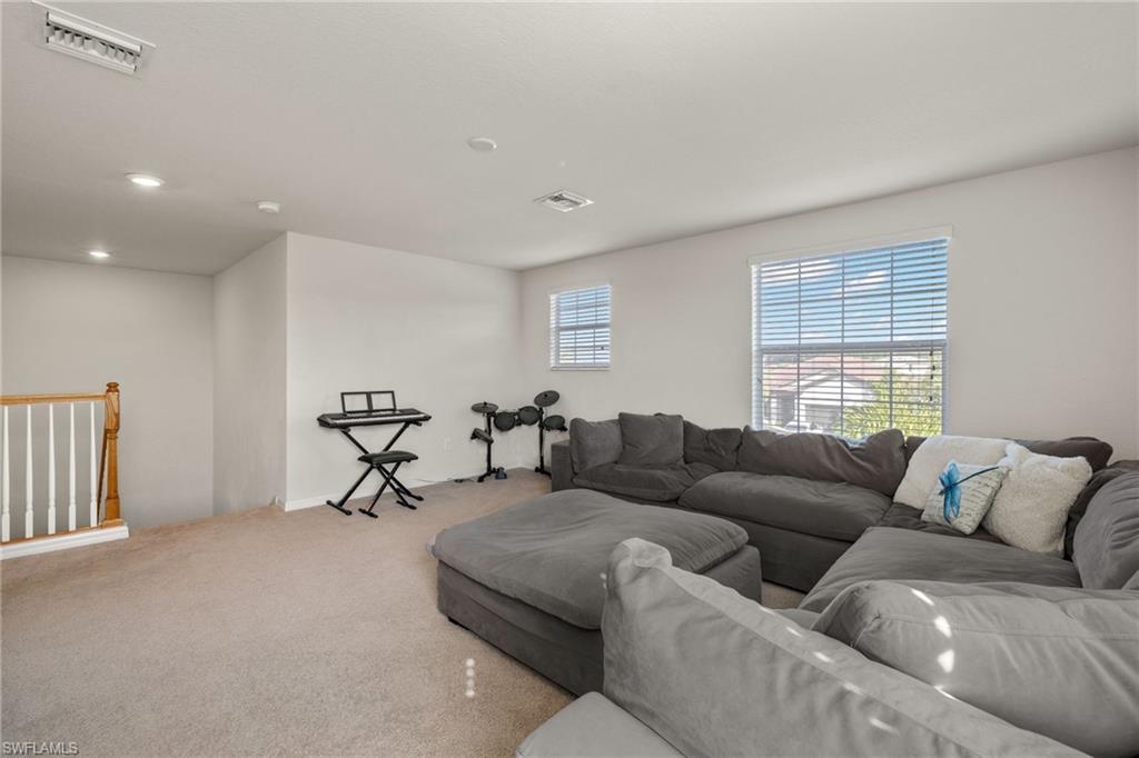 HAMPTON LAKES - Residential