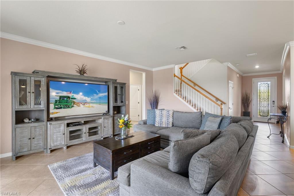 HAMPTON LAKES - Residential