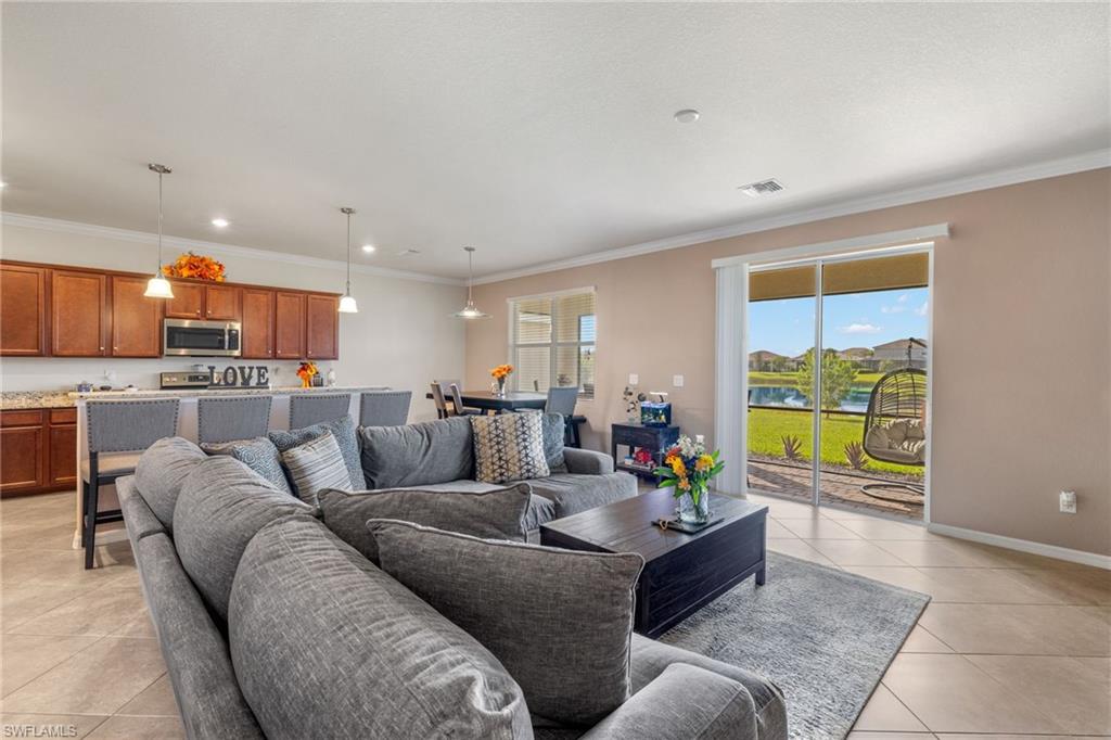 HAMPTON LAKES - Residential