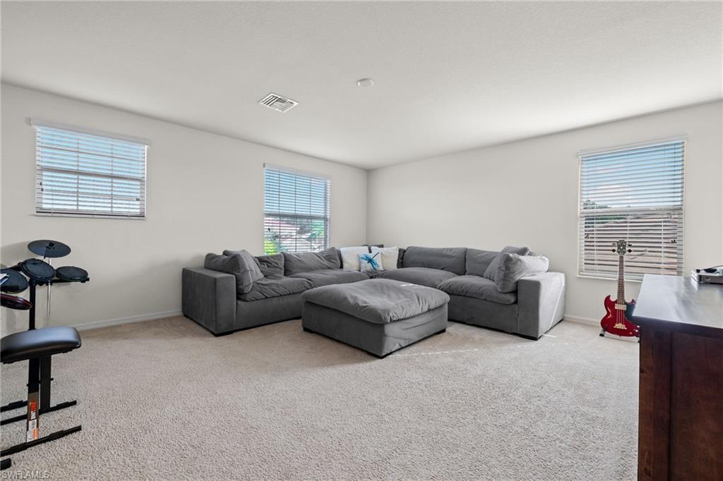 HAMPTON LAKES - Residential