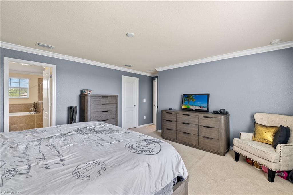 HAMPTON LAKES - Residential