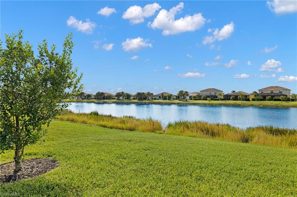 HAMPTON LAKES - Residential