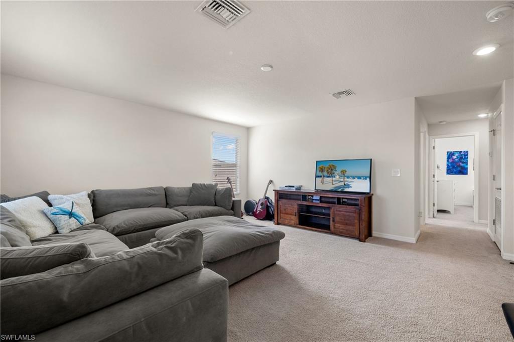 HAMPTON LAKES - Residential