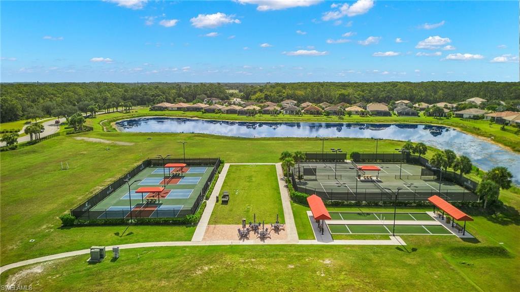 HAMPTON LAKES - Residential