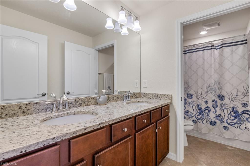 HAMPTON LAKES - Residential