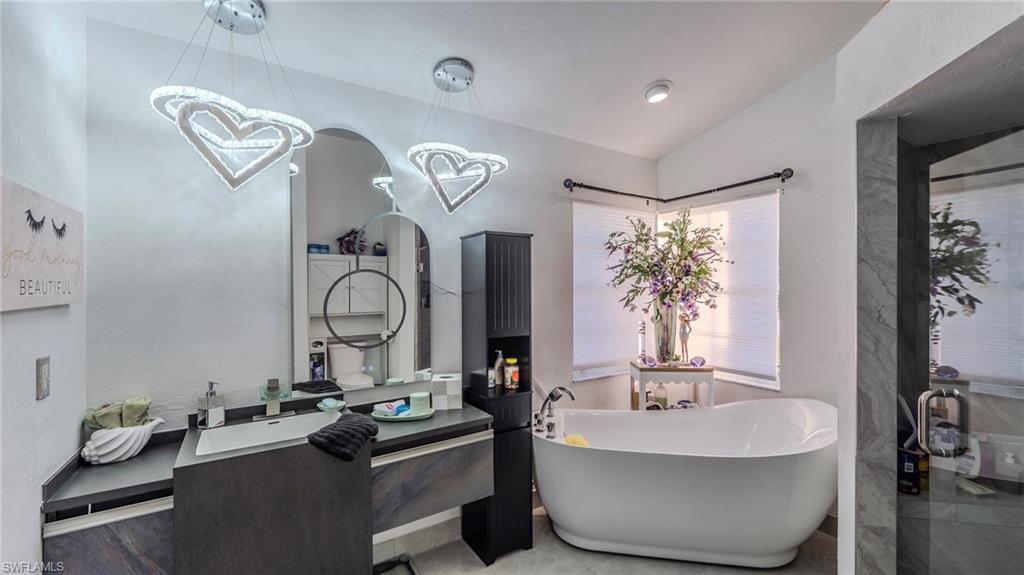 FOUNTAIN LAKES - Residential