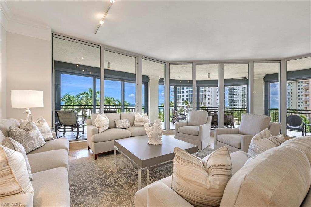 SEASONS AT NAPLES CAY - Residential