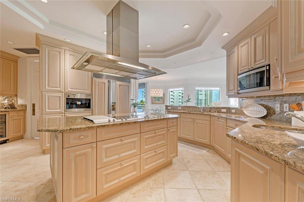 SEASONS AT NAPLES CAY - Residential