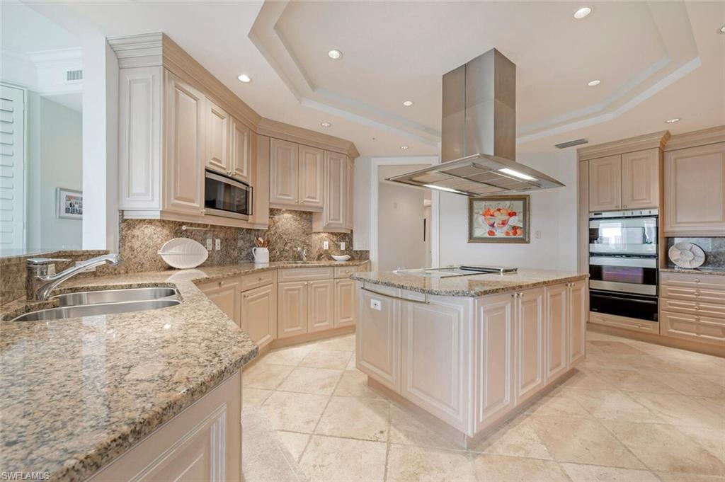 SEASONS AT NAPLES CAY - Residential