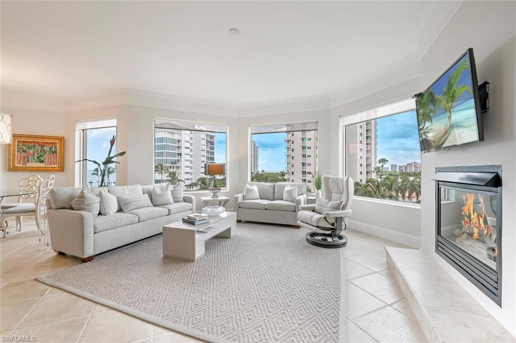 SEASONS AT NAPLES CAY - Residential