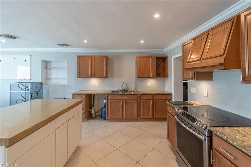 TROPIC ISLES - Residential